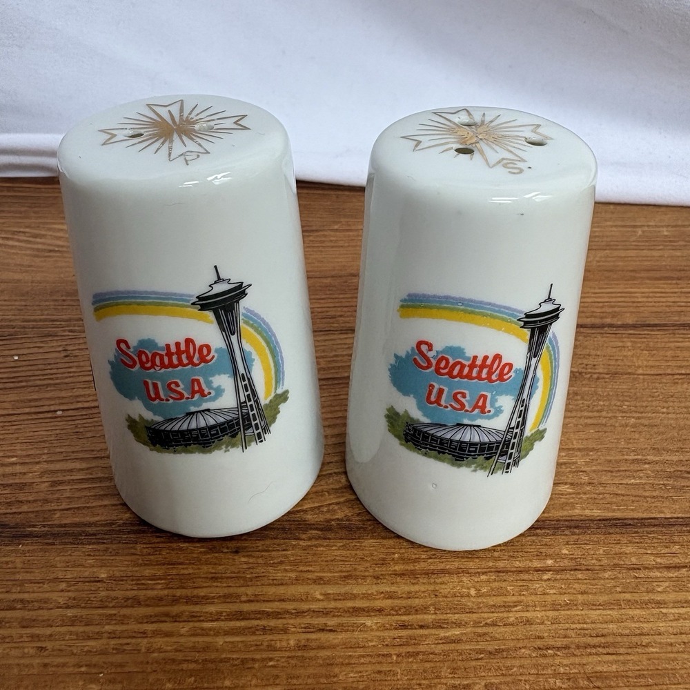 Vintage Seattle USA Space Needle Souvenir Ceramic Salt & Pepper Shakers Set 3"
